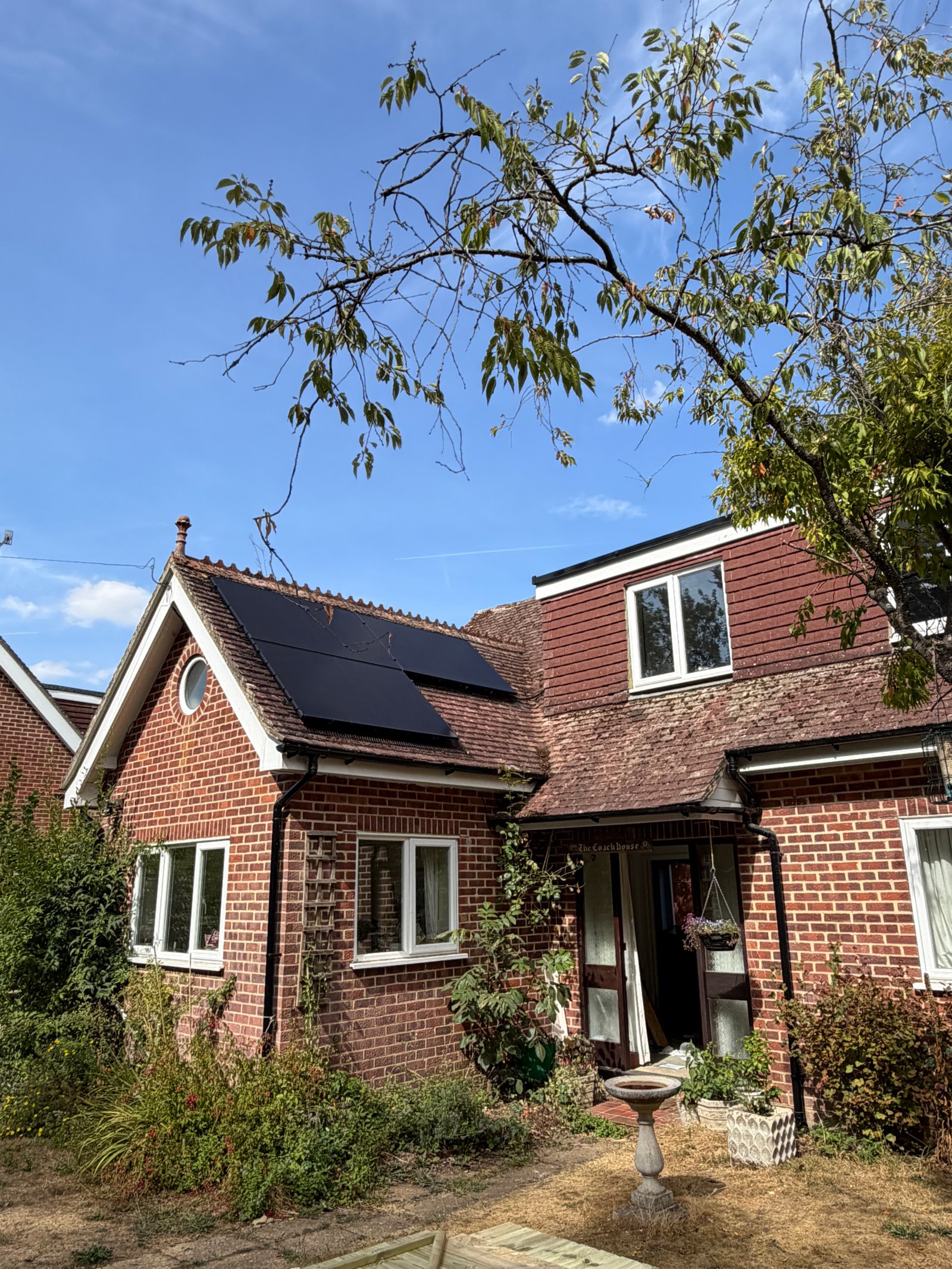 Solar PV installation in Peasmarsh, GU3